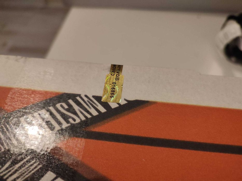 Caixa Surpressa valor de mercado superior a 250 euros.