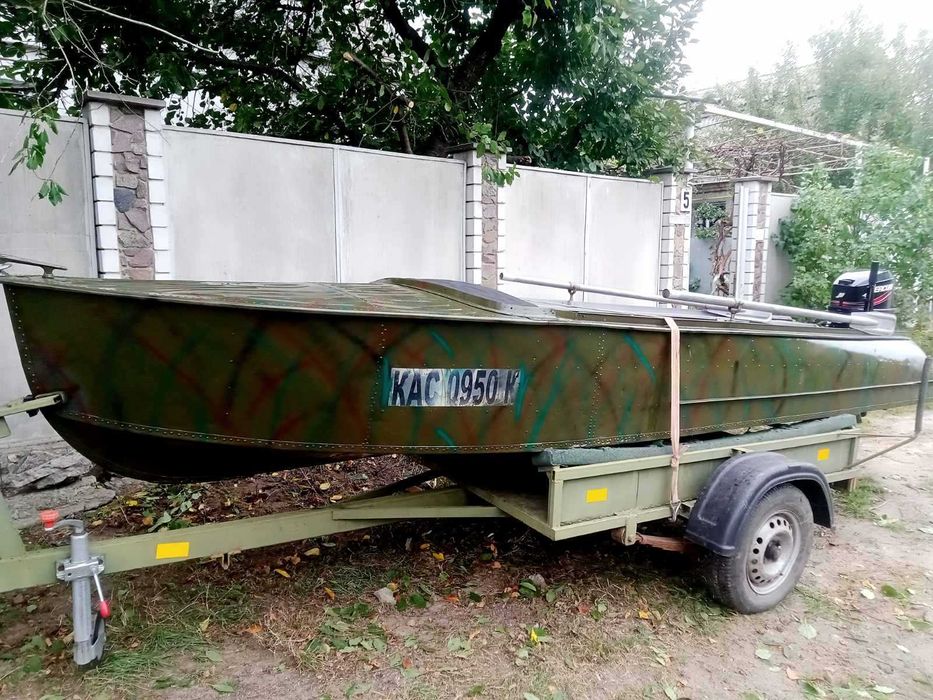 Продам моторний човен