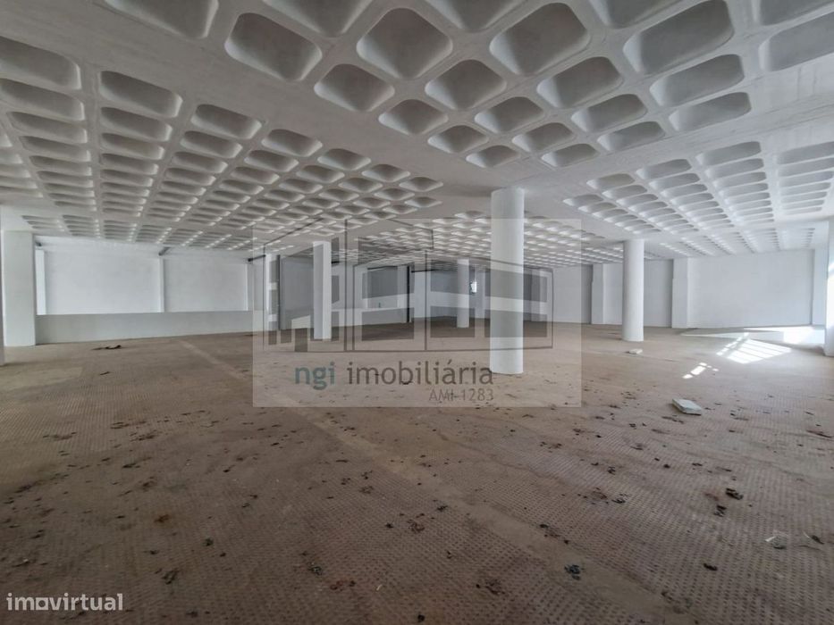 Armazém em Sacavém e Prior Velho