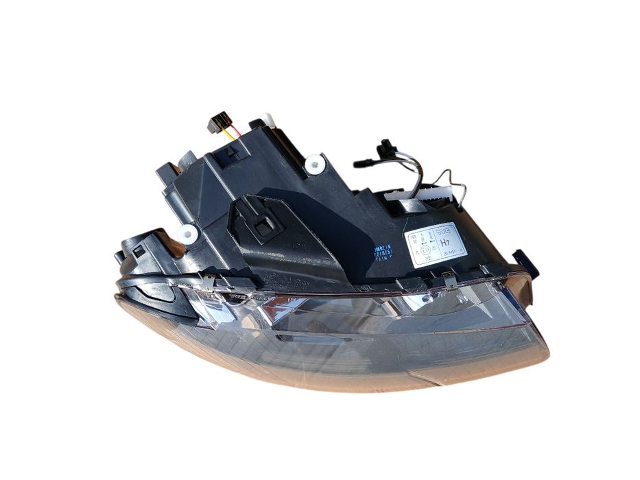 Lampa przód prawa Audi A3 8P NOWA TYC EUROPA