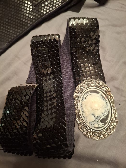 Печатки. Хустини. Ремінці. Маски