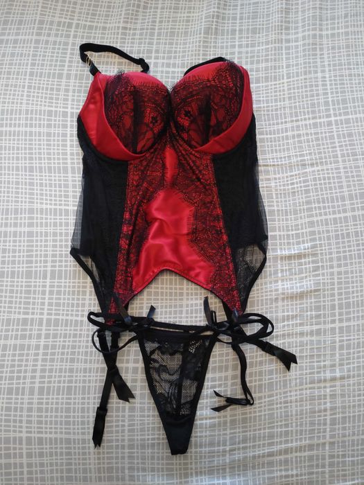 Komplet Ann Summers gorset S_36D stringi S