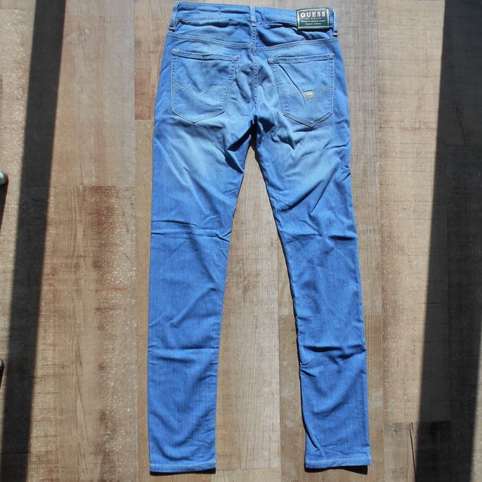 ** 2 Calças novas GUESS 40€ / 2 GUESS jeans new 40€ **