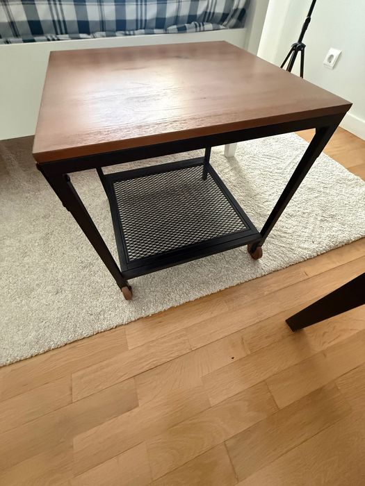 Mesa de apoio FJÄLLBO ikea