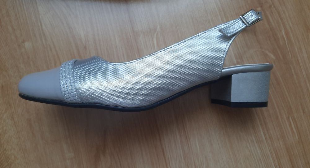 Sandały damskie typu slingback z odkrytą piętą