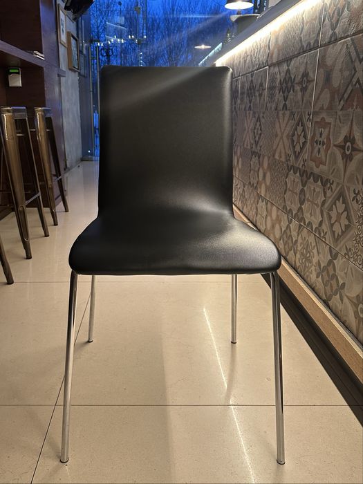 Cadeiras Pretas de restauração