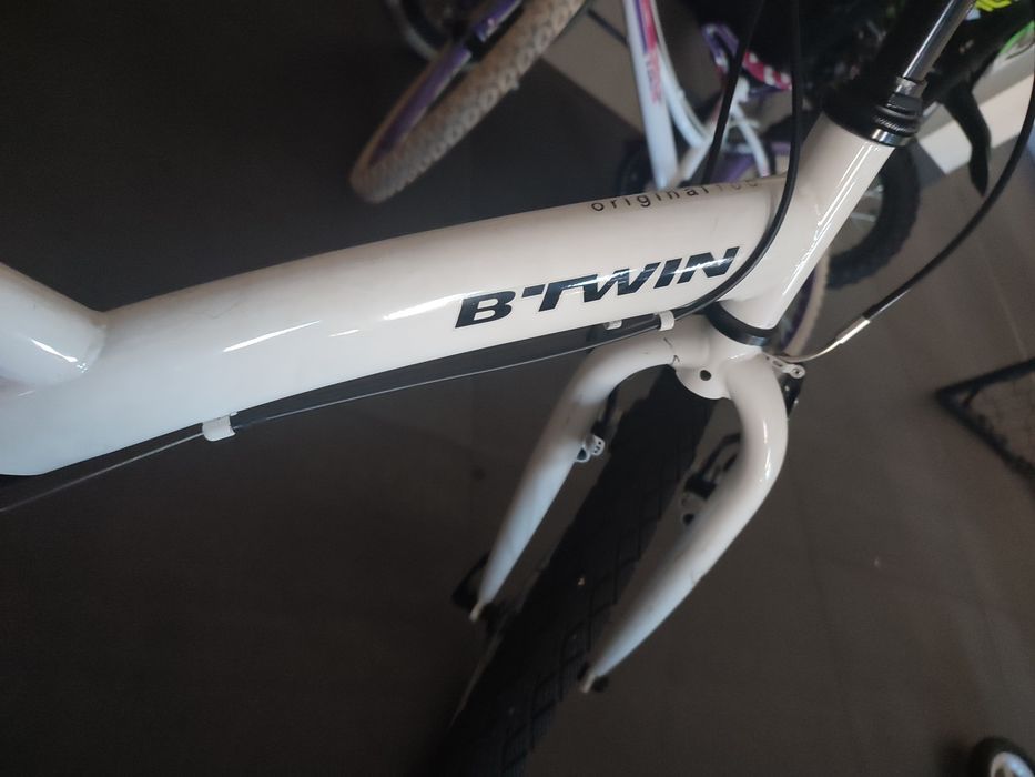 Bicicleta branca Decathlon