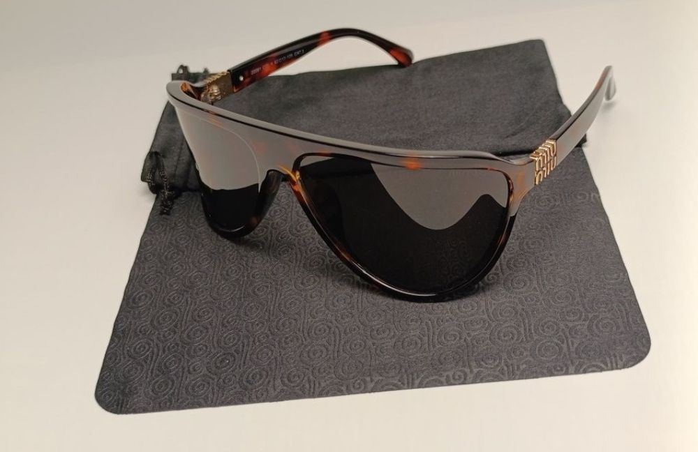 Маска от MIU MIU