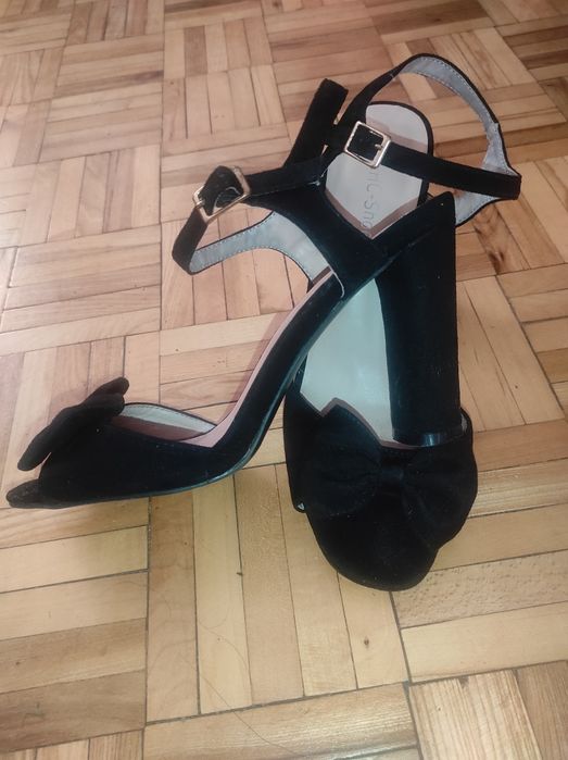 Buty na obcasie słupek na slupku