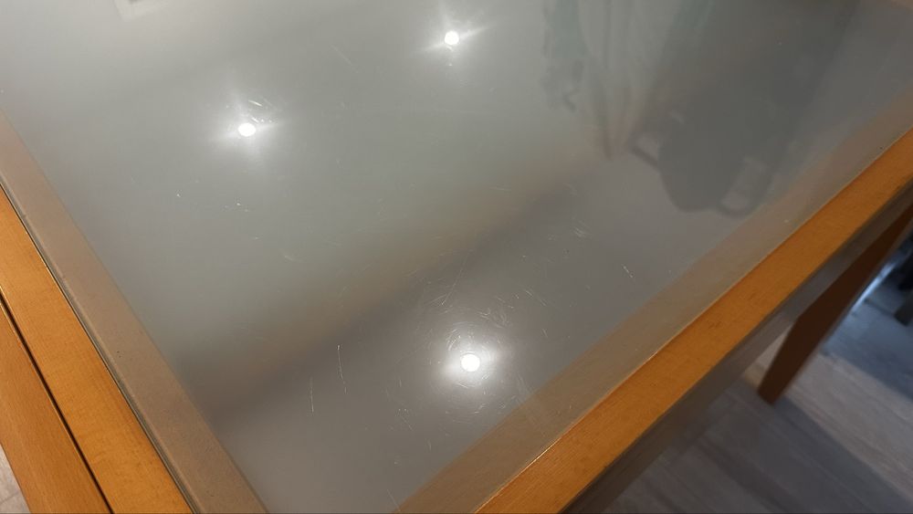 Mesa de jantar extensivel em madeira e vidro temperado