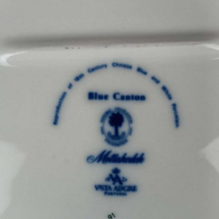 Travessa Cantão em porcelana Vista Alegre; Taça folha de tabaco