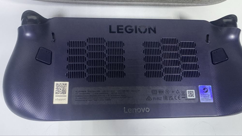 Портативна ігрова приставка Lenovo Legion Go 8APU 1 Tb