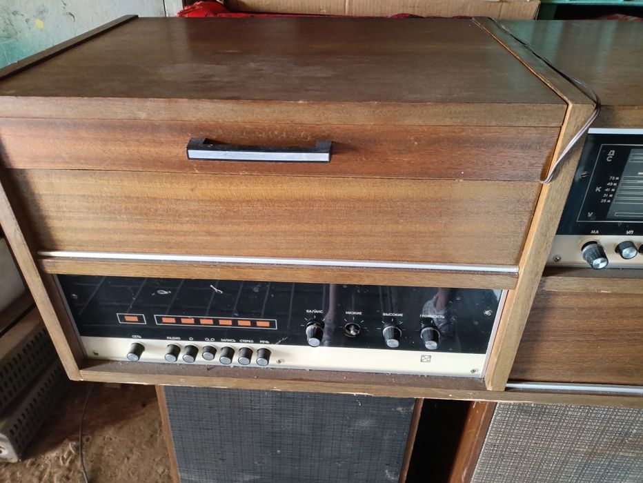 Продам радіолу Вікторія 001