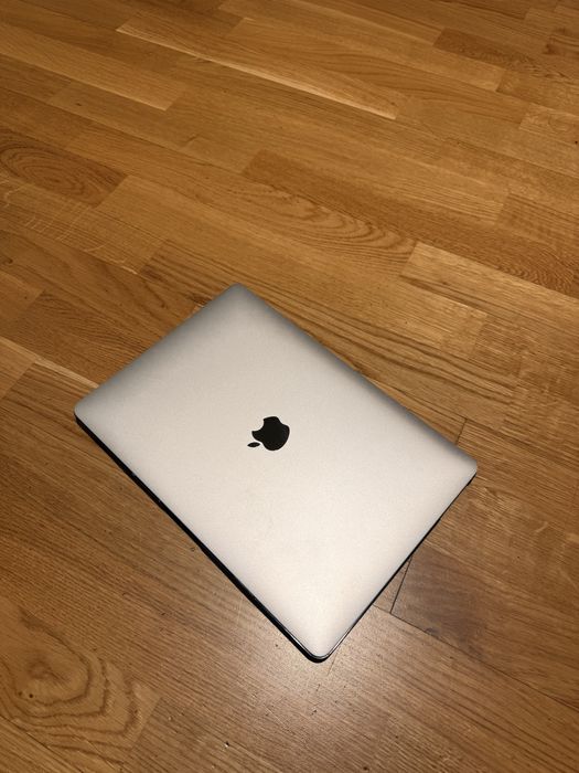 Apple MacBook Pro M1 13” 8gb RAM 256gb