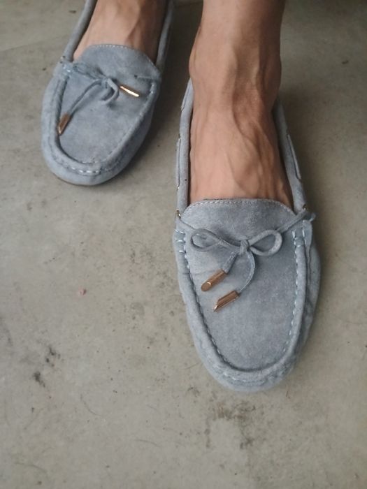 Mokasyny zamszowe błękitne z kokardą r.37 bdb