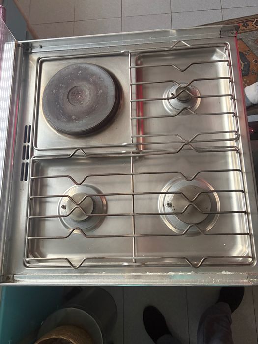 Fogão a gás com placa elétrica