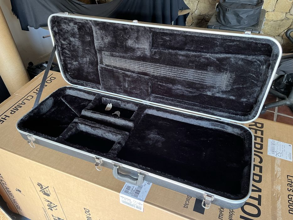 Estojo hard case para guitarra elétrica