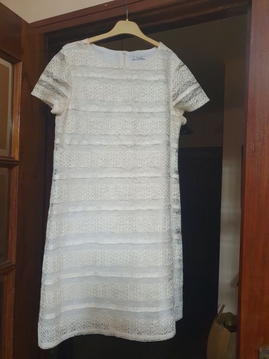 Vestidos como novos. Só uma vez de uso. Cerimônia. Vendo 20 € cada .