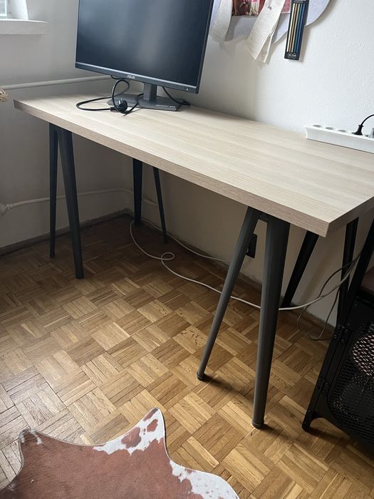 Stół biurko IKEA 140x60 stan idealny kolor jesion, metalowe nogi, jak nowe