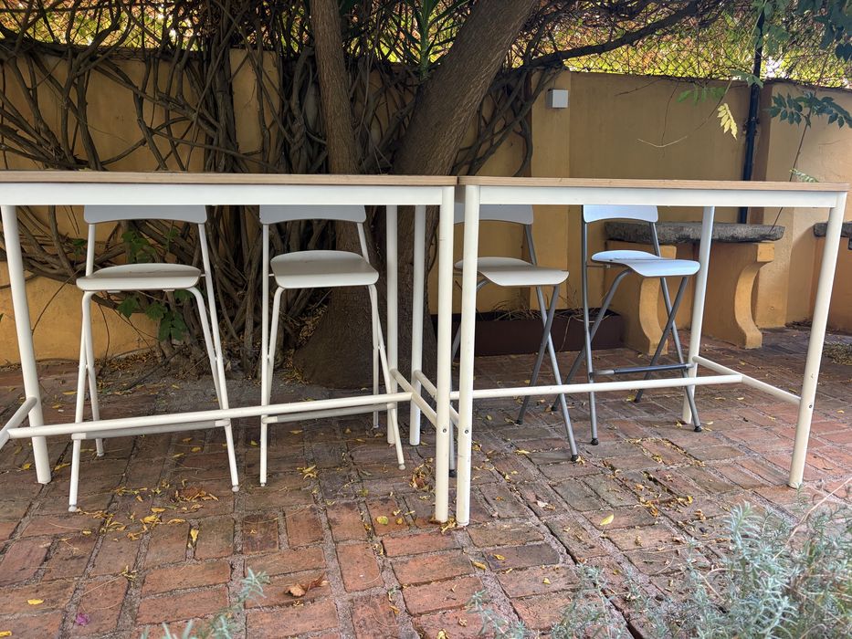 Conjunto de 1 mesa alta + 2 cadeiras de bar