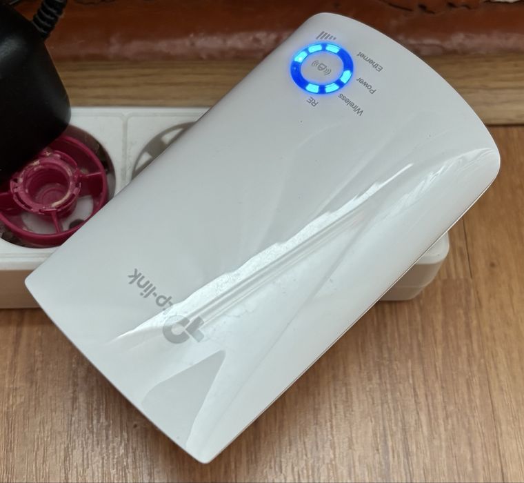 Продам, свій WIFI ретранслятор-підсилювач інтернету WA850RE