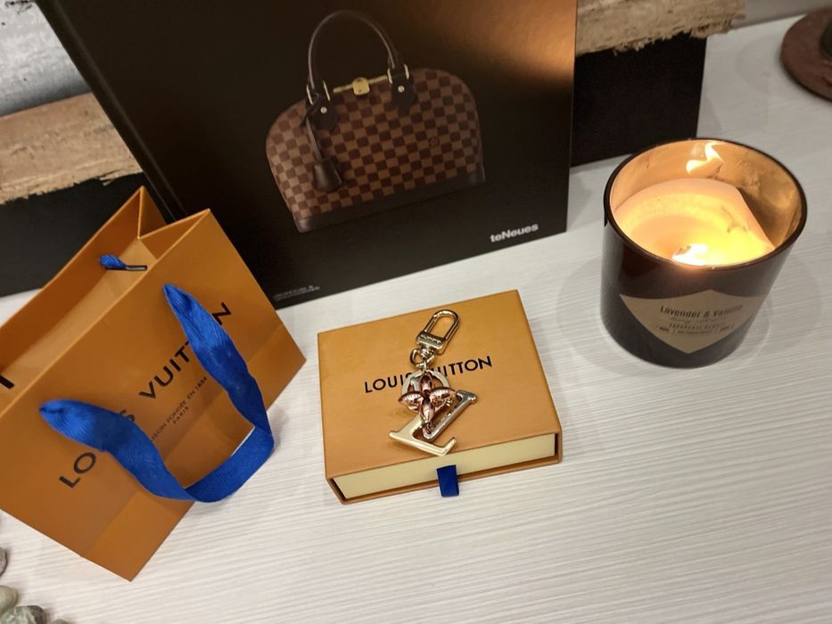 Брелок Louis Vuitton оригинал новый на подарок