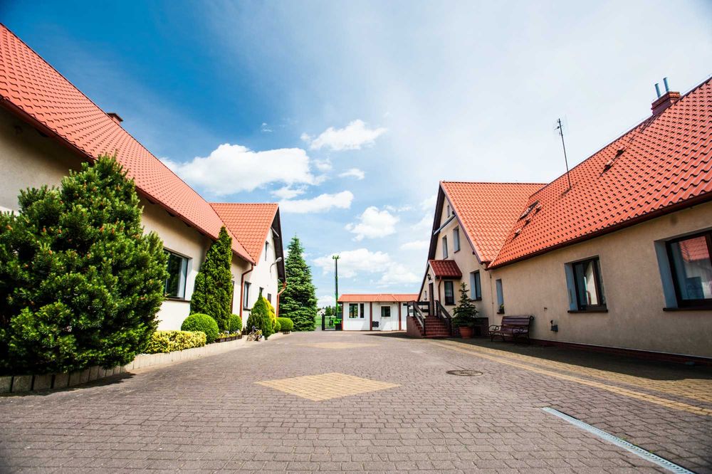 Dom i zabudowa gospodarcza, gospodarstwo na działce 7500 m.