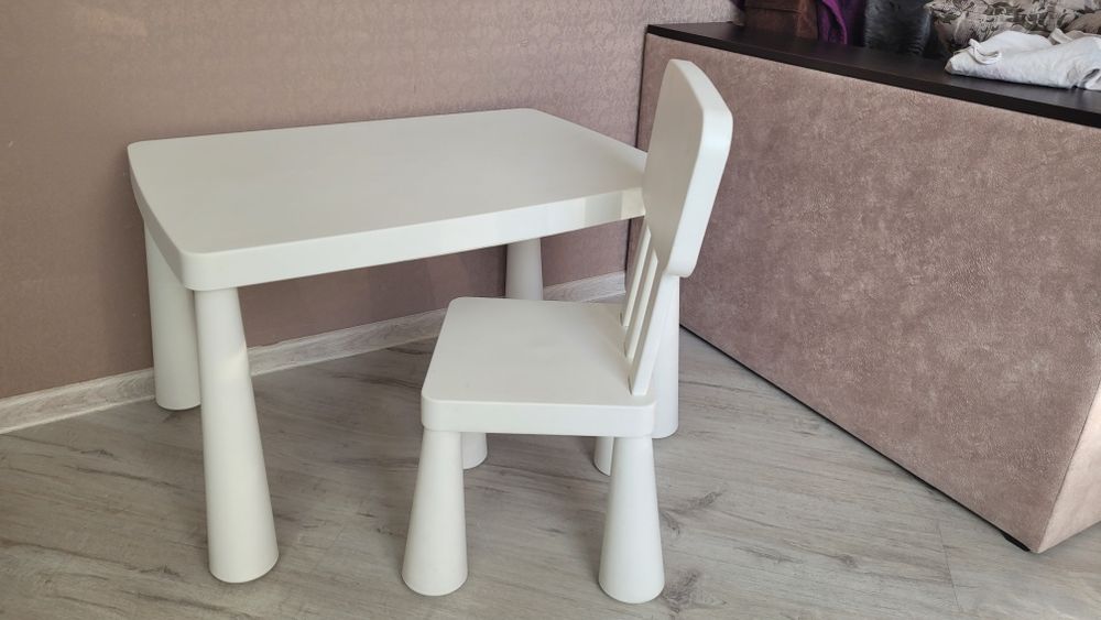 Стіл і стілець IKEA