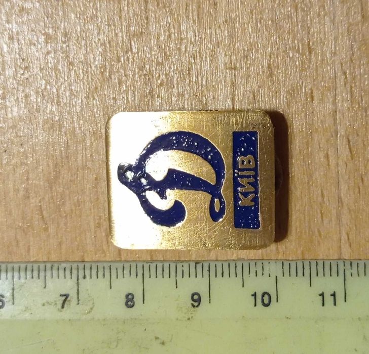 Значки Спорт Олимпиада. Футбол. Обмен.