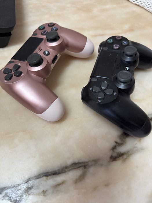 Vendo PS4 de 500GB completa