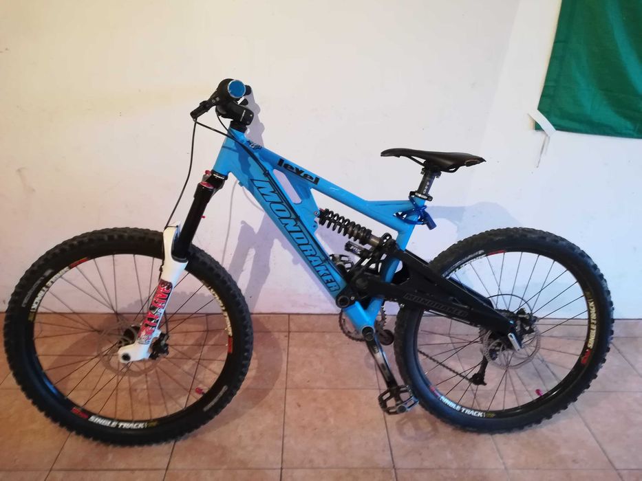 Bicicleta Downhill Mondraker Level