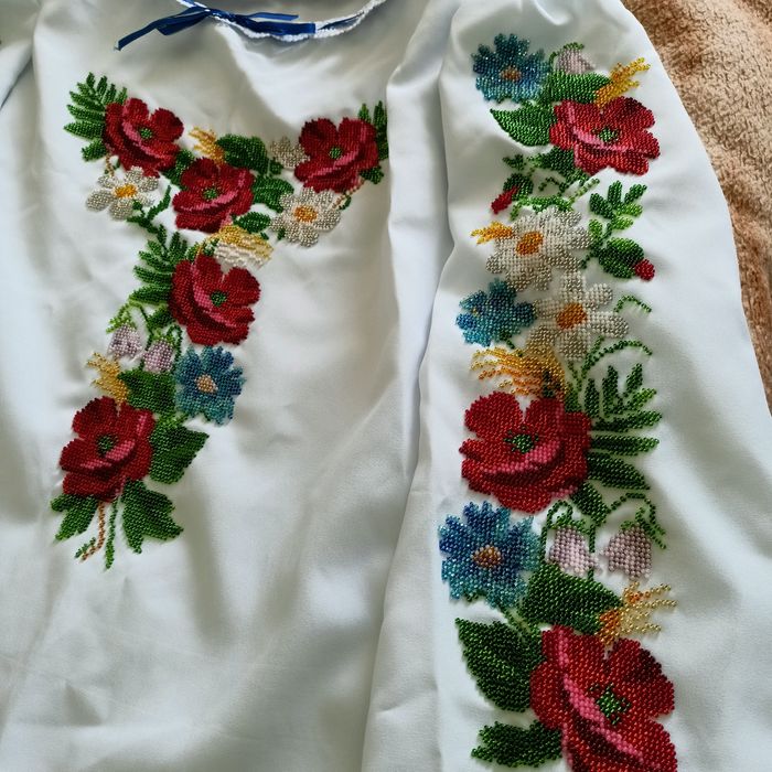Вишита сорочка бісером