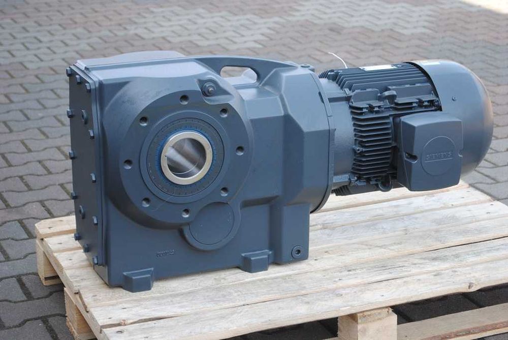 Motoreduktor kątowy 11kw. 21obr./min. SIEMENS