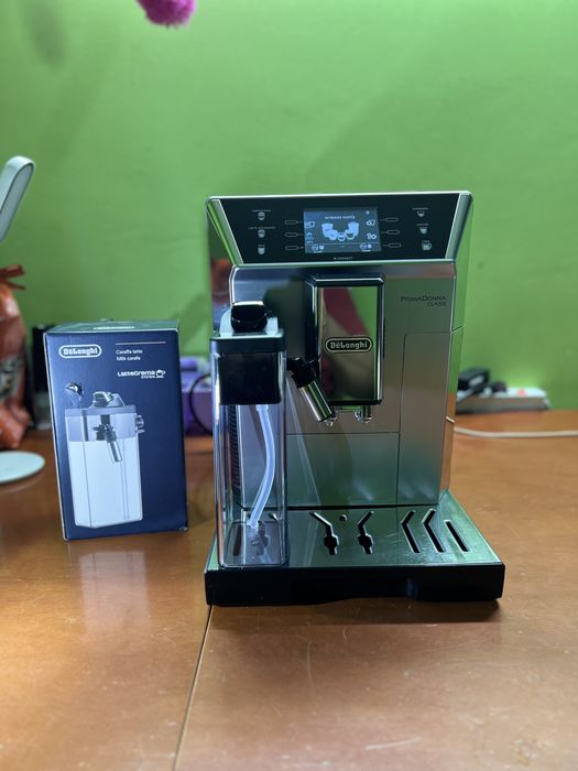 Ekspres Delonghi PrimaDonna Class, stan bardzo dobry.