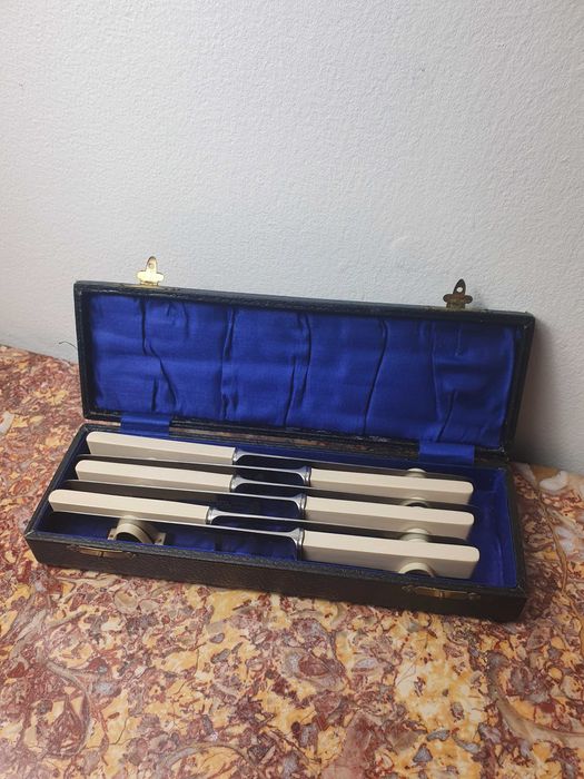 Vintage 6 angielskich noży stołowych Sheffield. Oryginalne pudełko.