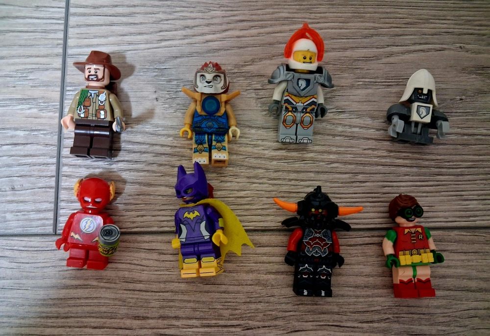 Набір із 8 фігурок LEGO різних серій