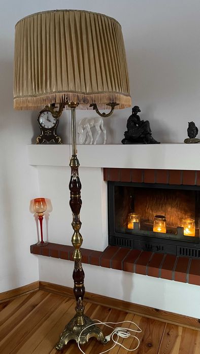 Stylowa lampa stojąca