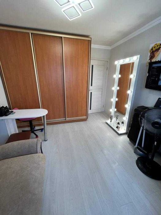 Продам гостинку с удобствами на Одесской