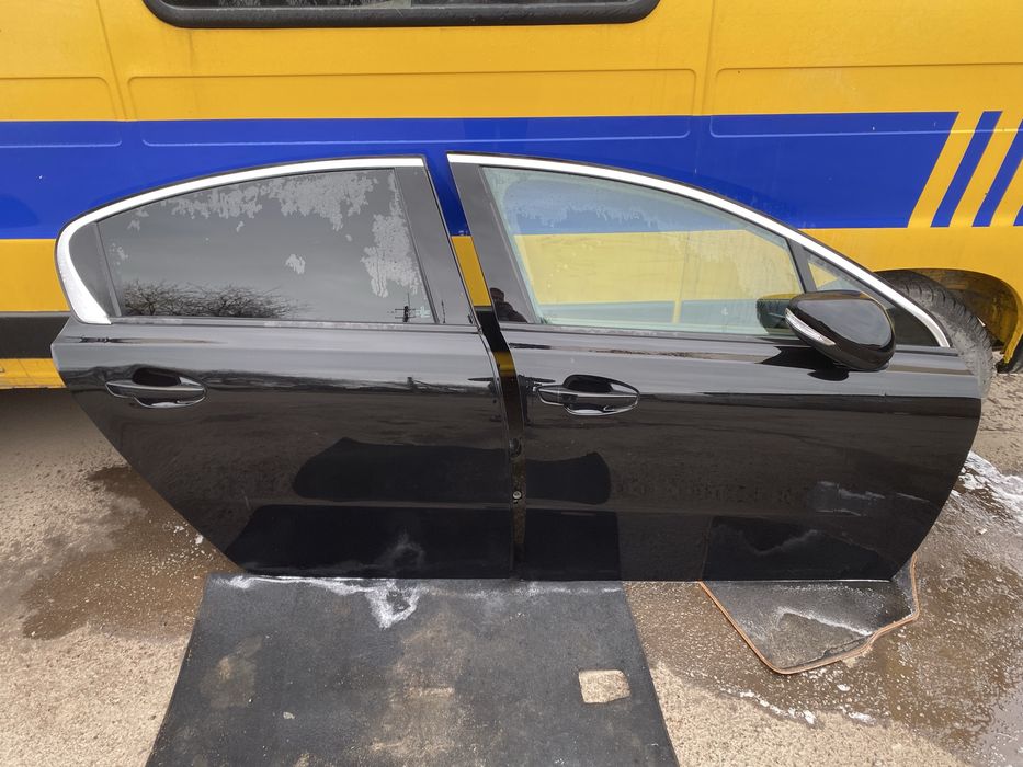 Права дверька Пежо 508 sw