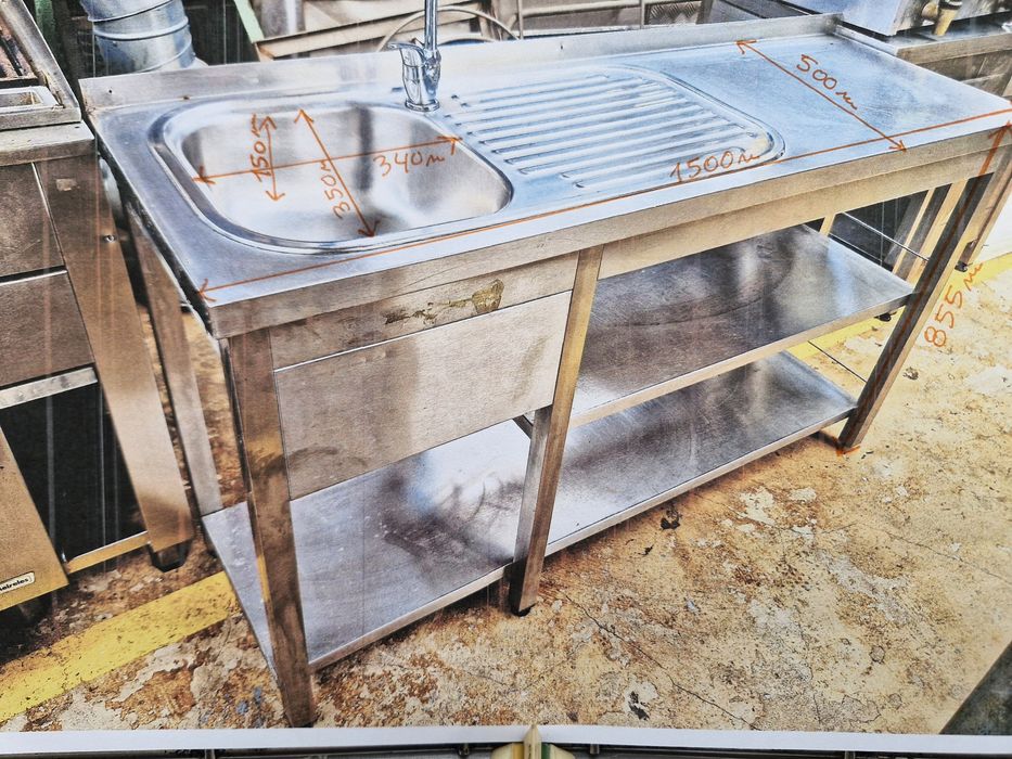Vendo várias bancadas, frigorificos, e hote apanha fumos inox em boas condições.