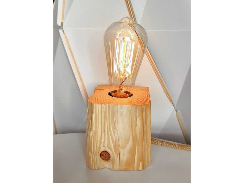 Lampka nocna z drewna