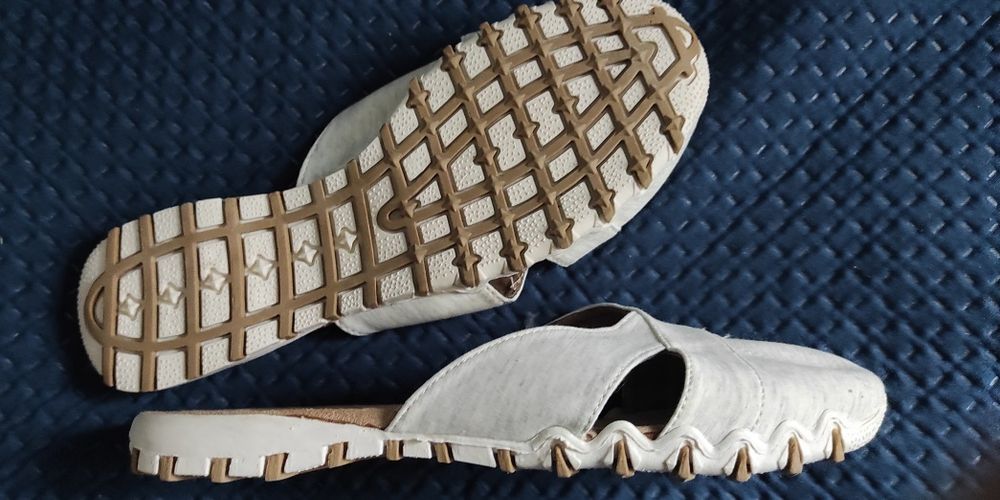 NOWE Damskie buty klapki BPC z profil.podeszwą+ inne/42