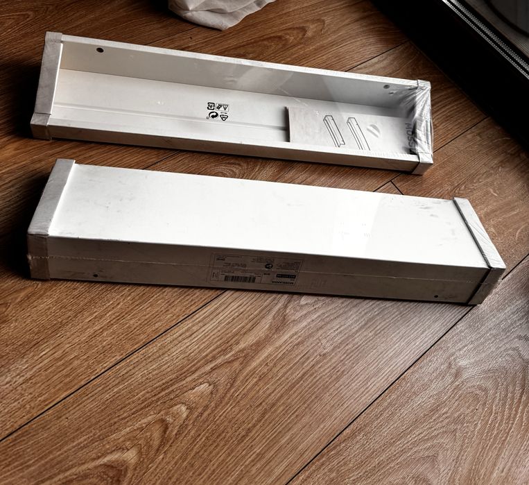 Półka biała Mosslanda z ikea