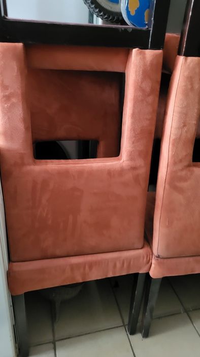 Tenho 8 lindas cadeiras de sala para vender