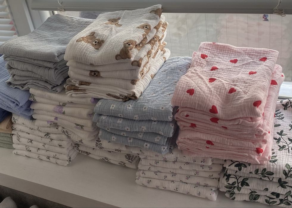 Опт та роздріб, пелюшки, комплекти у ліжечко, пледи, рушнички.