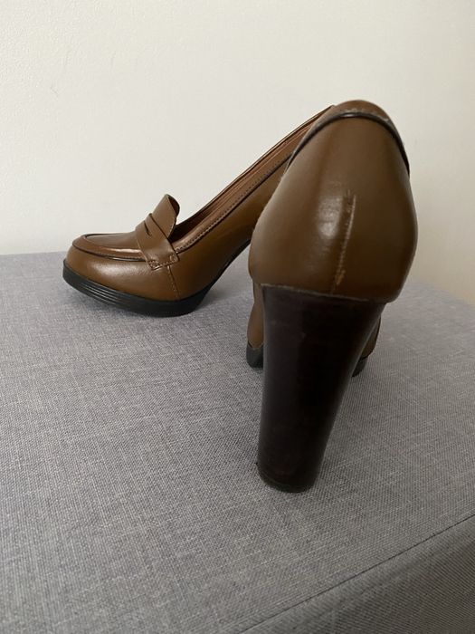 Sapatos de salto alto