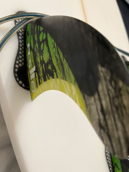 Prancha de Surf Matta 5’8” + Quilhas FCS II MB – Excelente Estado