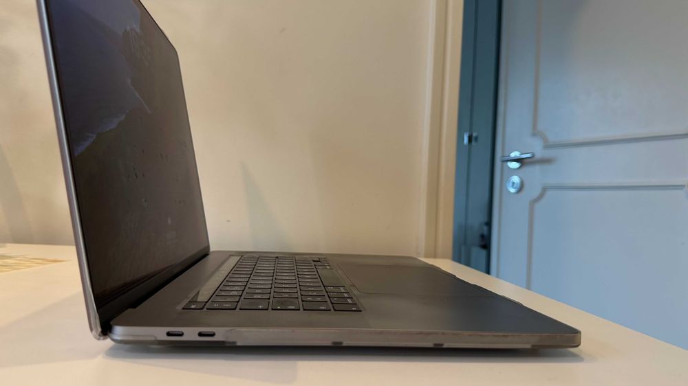 Macbook Pro 16" 2019, 2,6GHZ Intel Core i7 6-Core, 16GB, 512 SSD, excelente estado! Cinzento espacial, único dono, muito bem cuidado!