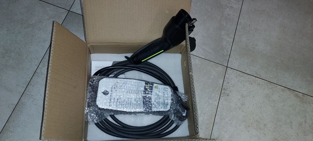 .Certyfikowana ładowarka samochodowa typ 1.