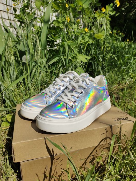 Жіночі голографічні мокасини бренду Cropp